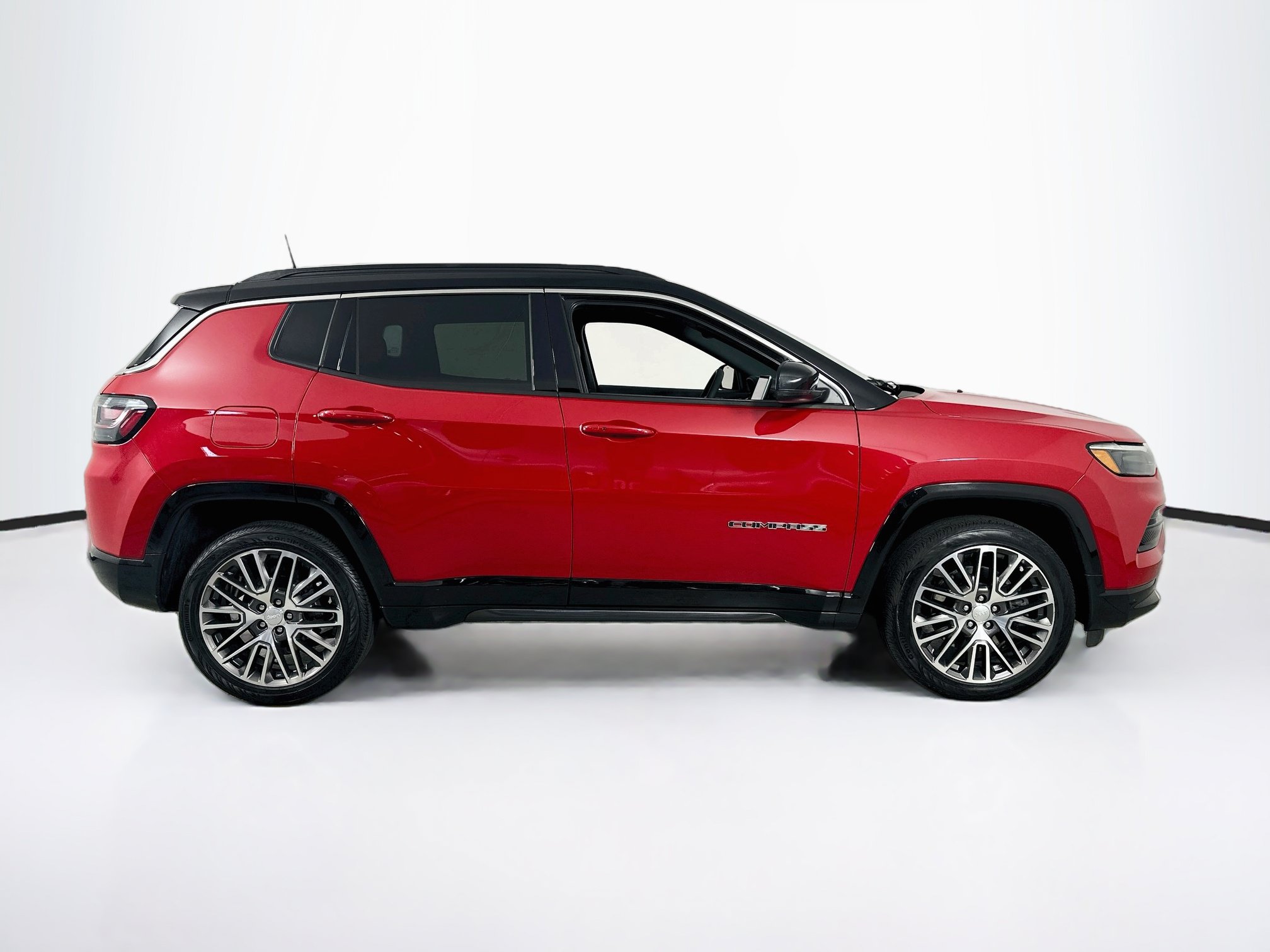 Used 2024 Jeep Compass Limited w/ Elite Group AWD/4WD image 4