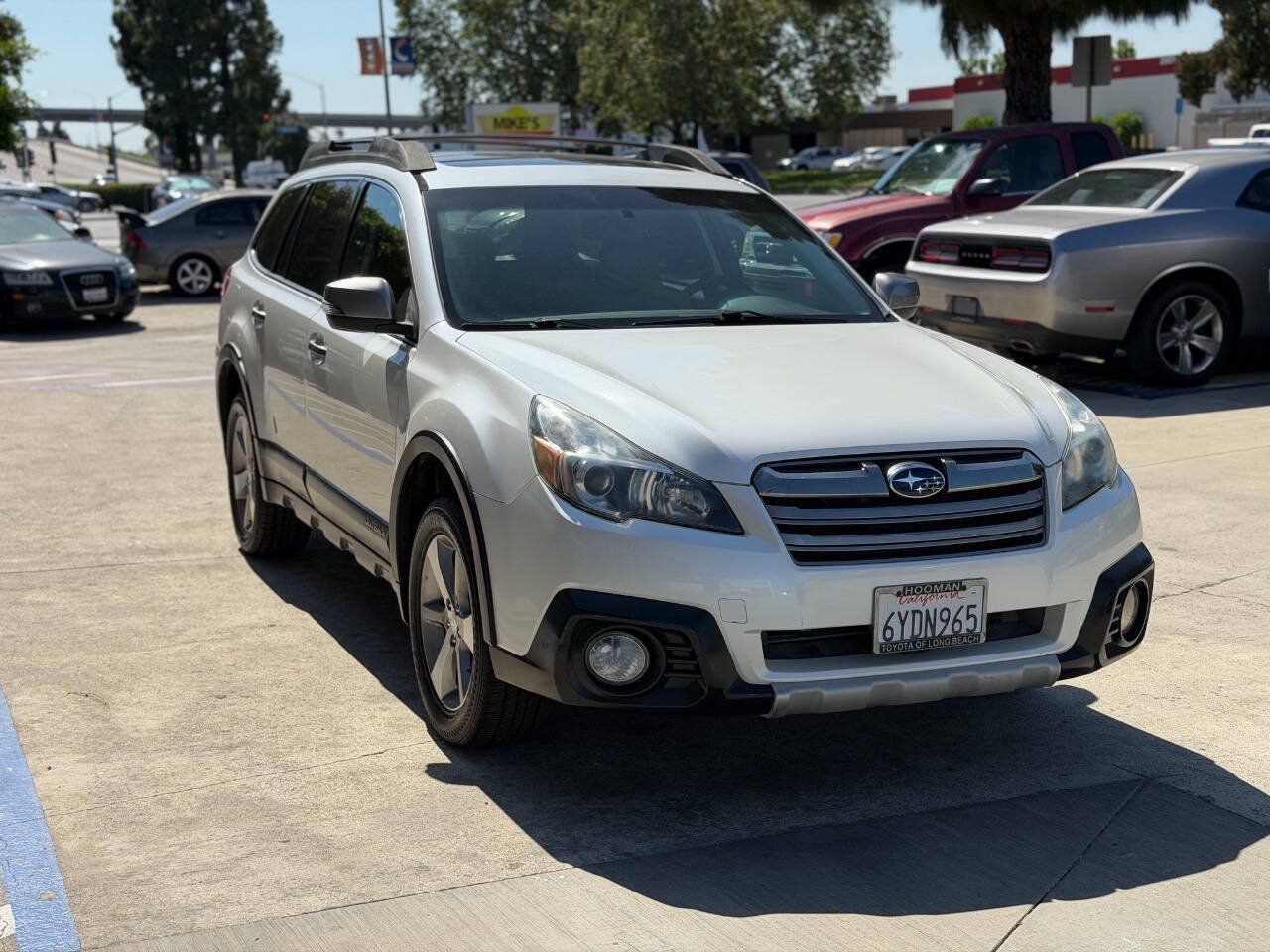 Used 2013 Subaru Outback 2.5i Limited w/ Special Appearance Pkg AWD/4WD image 4