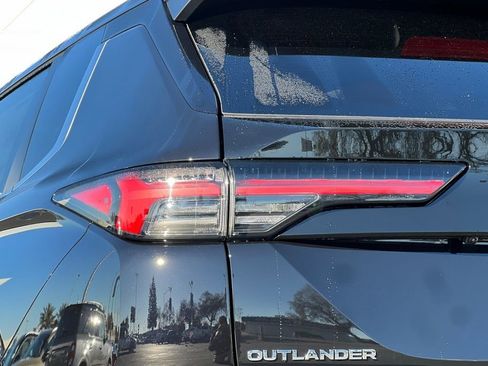 New 2026 Mitsubishi Outlander SE image 28