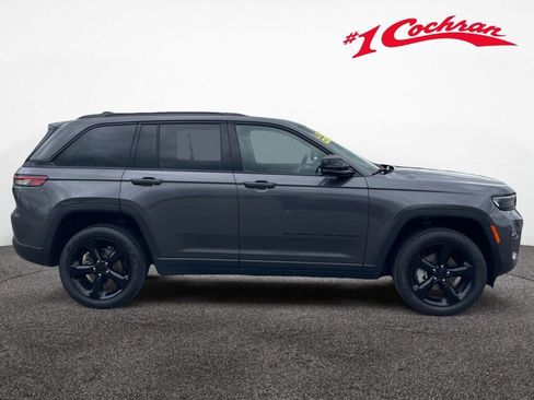 Used 2024 Jeep Grand Cherokee Limited w/ Black Appearance Package AWD/4WD image 28
