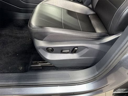 Used 2018 Volkswagen Tiguan SEL image 22