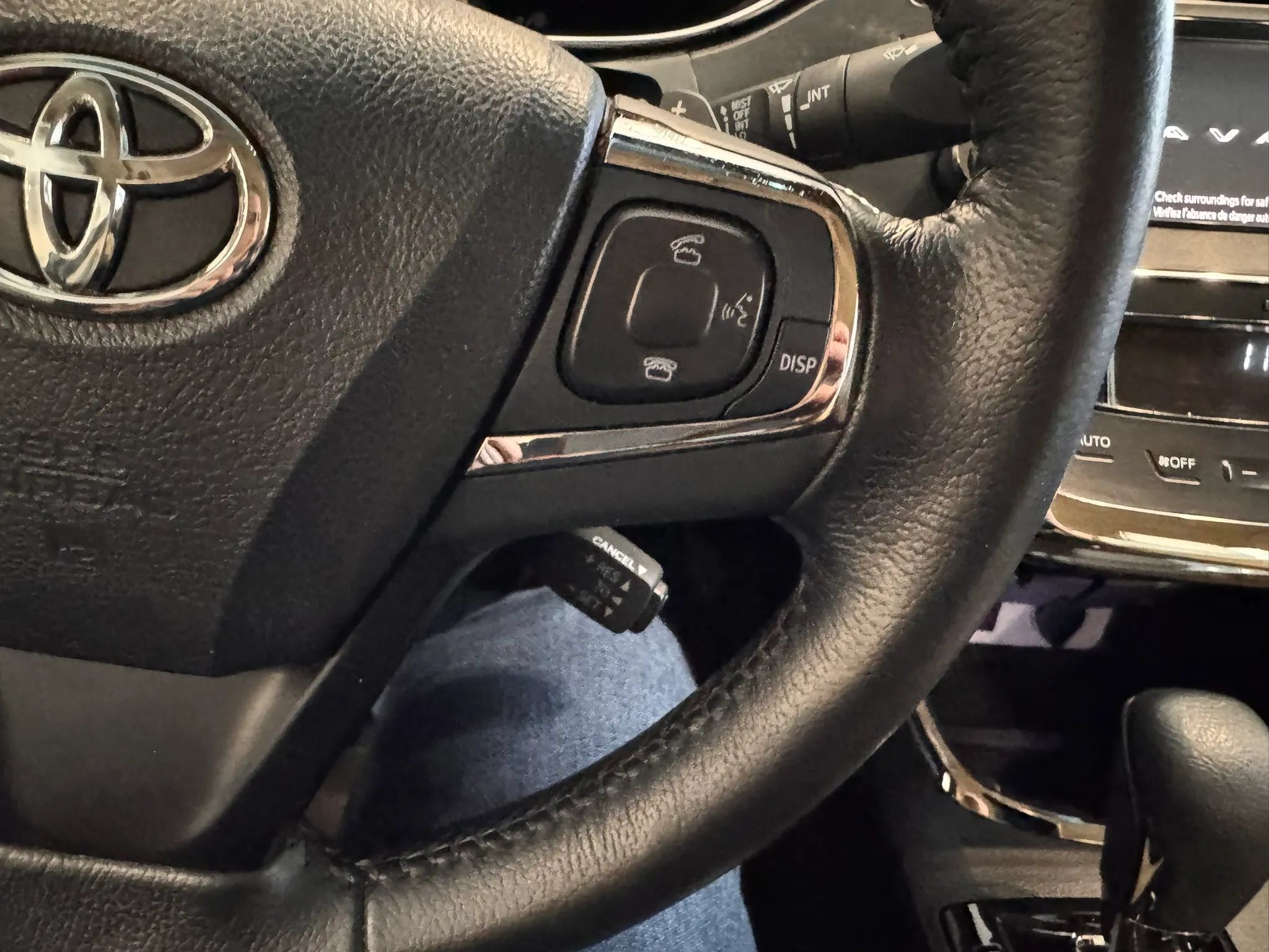 Used 2015 Toyota Avalon XLE FWD image 33