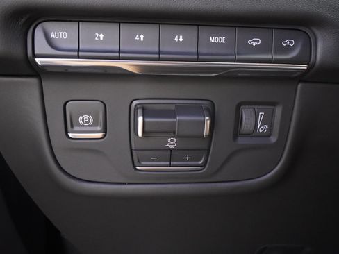 Used 2025 Cadillac Escalade ESV Sport Platinum AWD/4WD image 12