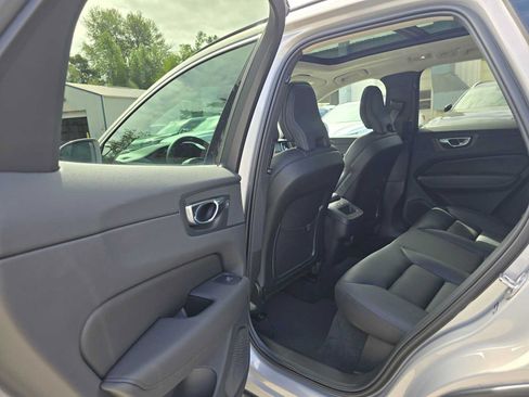 Used 2022 Volvo XC60 B5 Momentum w/ Advanced Package AWD/4WD image 16