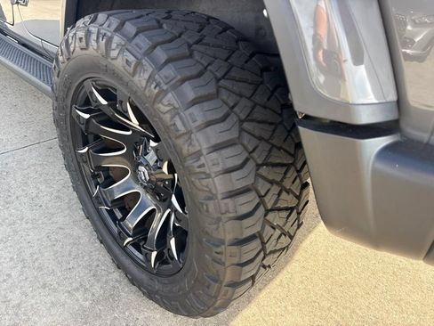 Used 2023 Jeep Wrangler Unlimited Sahara w/ Cold Weather Group AWD/4WD image 11