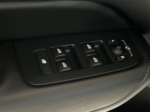 Used 2024 Volvo XC60 B5 Core image 12