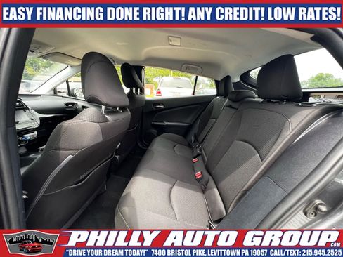 Used 2021 Toyota Prius LE FWD image 17