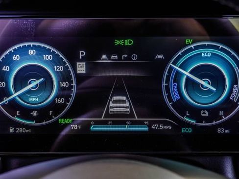 Used 2025 Hyundai Elantra Limited FWD image 38