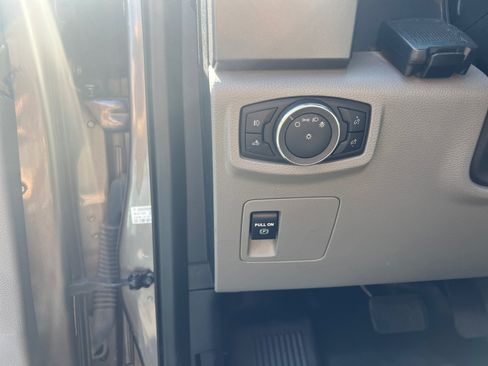 Used 2020 Ford F150 XLT w/ Heavy-Duty Payload Package AWD/4WD image 12