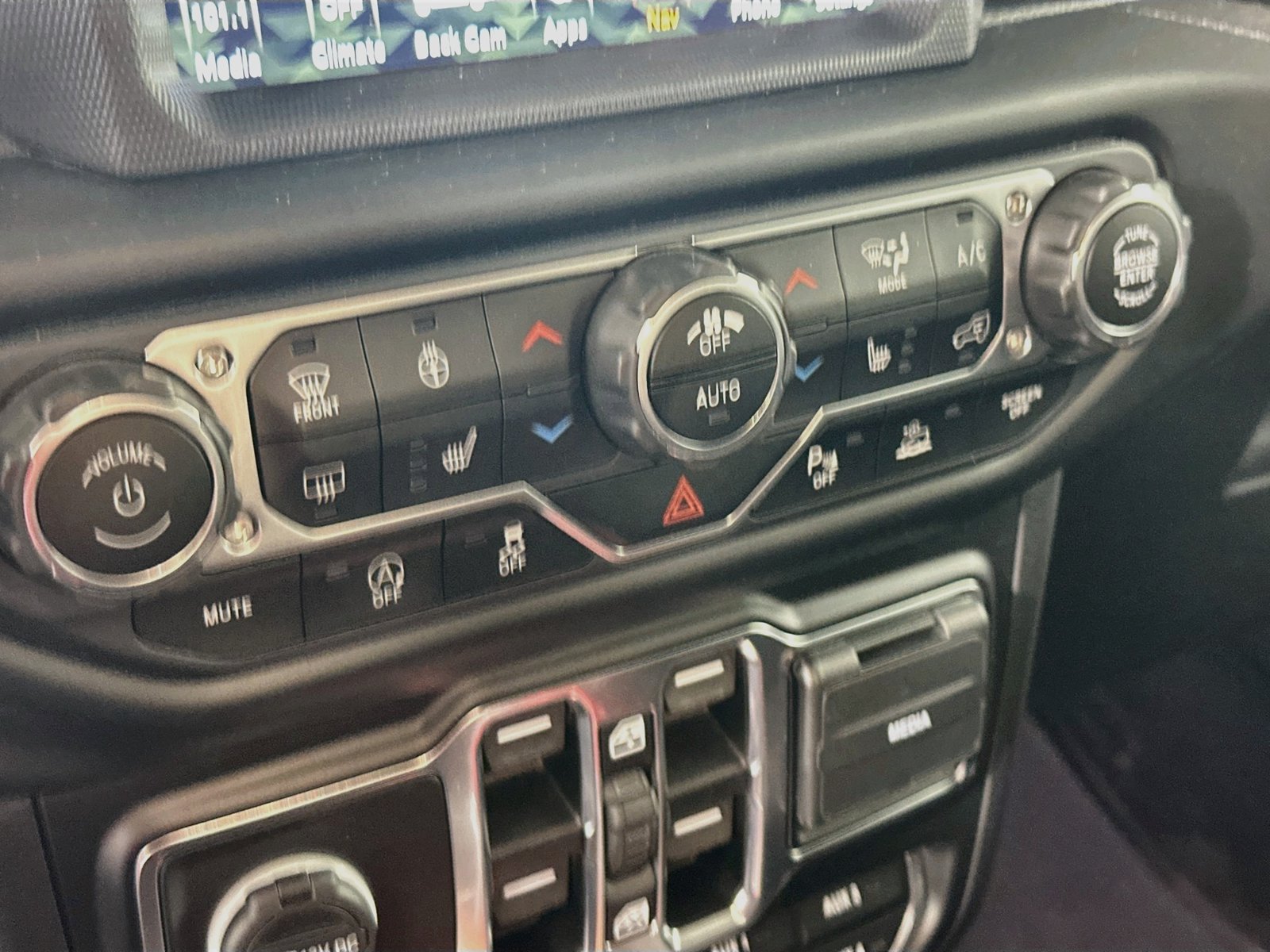 Used 2021 Jeep Gladiator Mojave w/ Uconnect 4C Nav & Sound Group AWD/4WD image 17