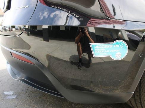 Used 2021 Tesla Model Y Long Range AWD/4WD image 35