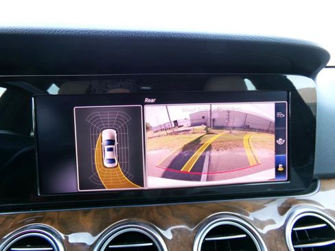 Used 2018 Mercedes-Benz E 300 image 10