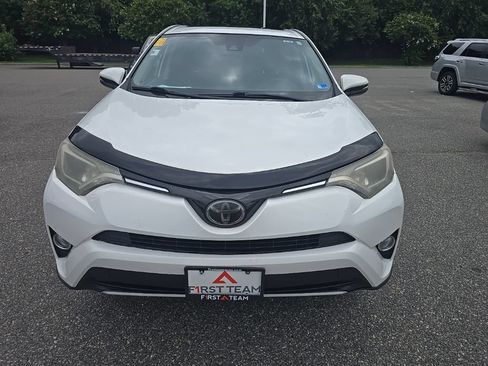 Used 2018 Toyota RAV4 XLE AWD/4WD image 2