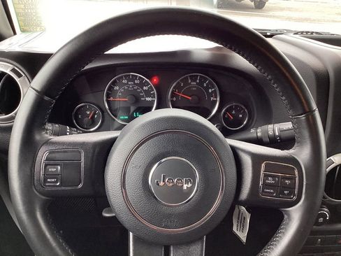 Used 2017 Jeep Wrangler Unlimited Rubicon w/ Max Tow Package image 25