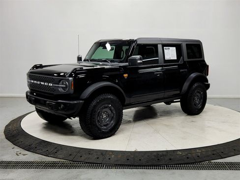 Used 2025 Ford Bronco Badlands image 3