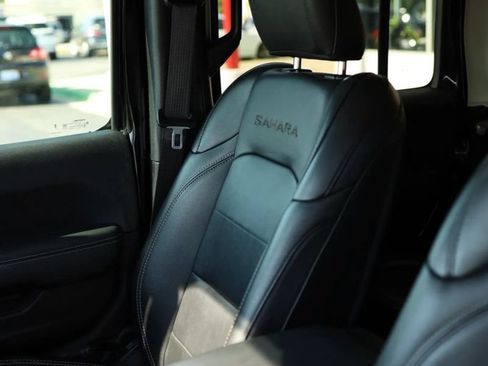 Used 2023 Jeep Wrangler Unlimited Sahara w/ Cold Weather Group AWD/4WD image 17