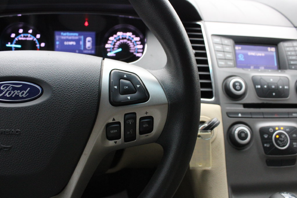Used 2018 Ford Taurus SE FWD image 12