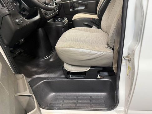 Used 2017 GMC Savana 2500 image 52