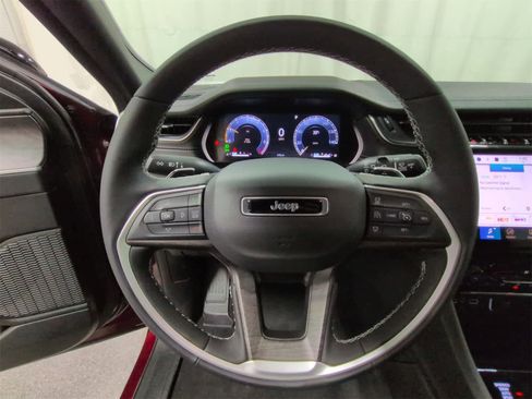 Used 2025 Jeep Grand Cherokee L Limited image 23