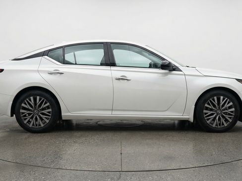 Used 2025 Nissan Altima 2.5 SV image 11