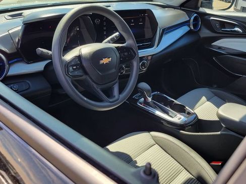Used 2024 Chevrolet Trax LT FWD image 5