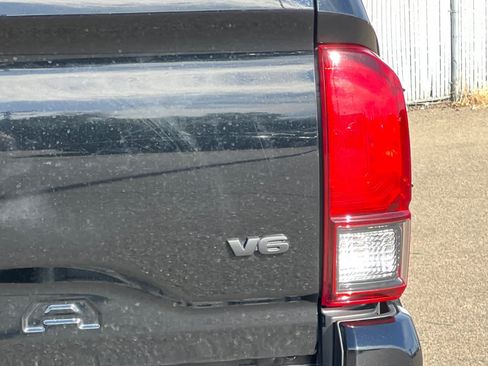 Used 2021 Toyota Tacoma SR5 w/ Technology Package AWD/4WD image 21