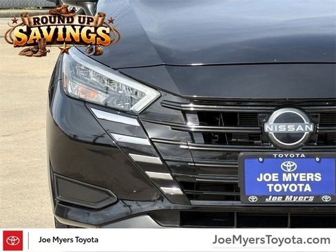 Used 2025 Nissan Versa SV image 5