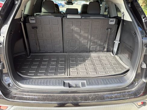 Used 2020 Toyota Highlander XLE FWD image 26