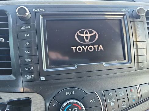 Used 2013 Toyota Sienna XLE w/ Premium Pkg image 37