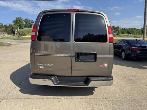 Used 2004 GMC Savana 1500 w/ Preferred Equipment Group RWD image 8