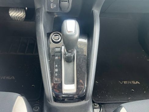 Used 2021 Nissan Versa SV FWD image 9