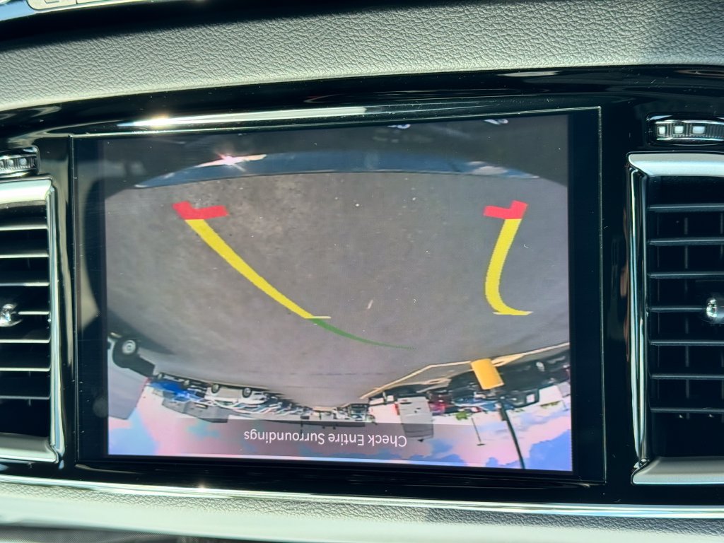 Used 2024 Chrysler Pacifica Touring-L FWD image 31