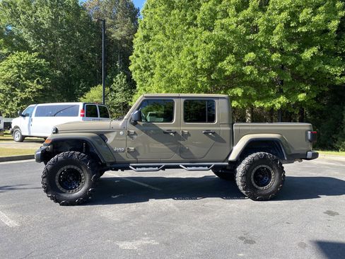 Used 2020 Jeep Gladiator Overland w/ Popular Equipment Package image 6