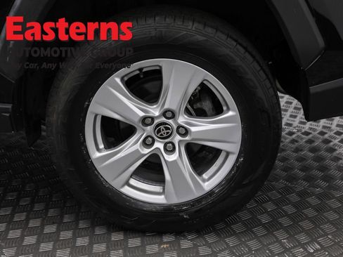 Used 2021 Toyota RAV4 XLE w/ Convenience Package image 34