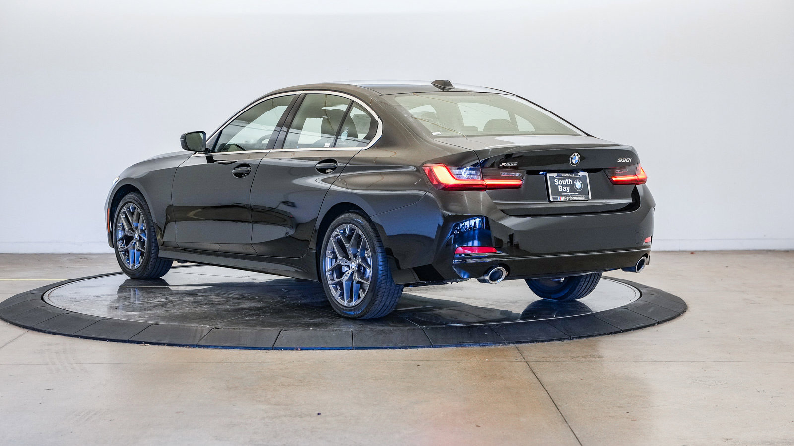 Used 2026 BMW 330i xDrive Sedan w/ Premium Package AWD/4WD image 2