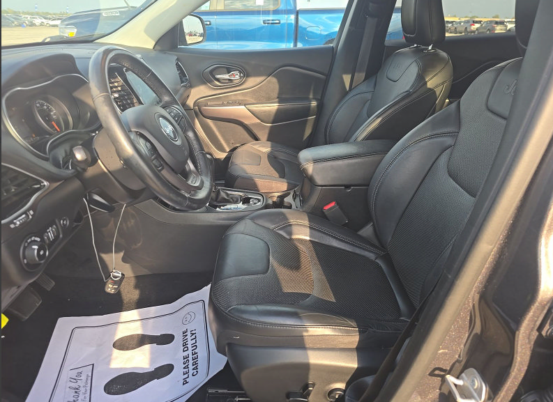 Used 2019 Jeep Cherokee Limited AWD/4WD image 6