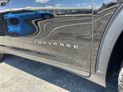 Used 2024 Chevrolet Traverse LT FWD image 24