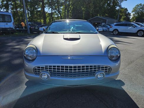 Used 2004 Ford Thunderbird image 2