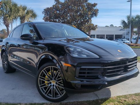 Used 2022 Porsche Cayenne Coupe image 2