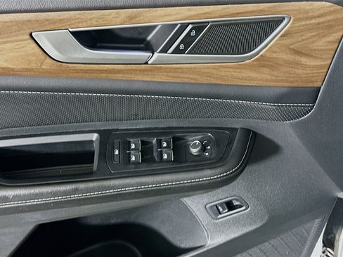 Used 2024 Volkswagen Atlas SE image 15