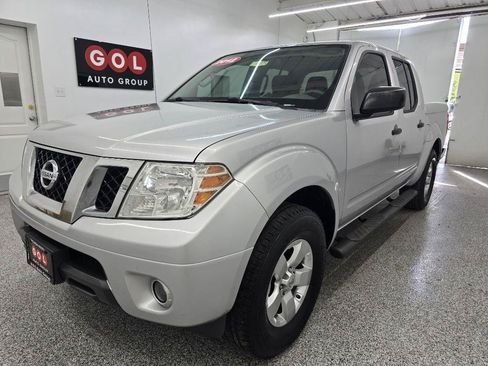 Used 2012 Nissan Frontier SV RWD image 8