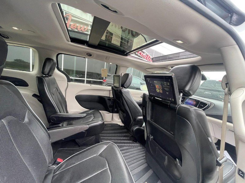 Used 2017 Chrysler Pacifica Limited FWD image 5