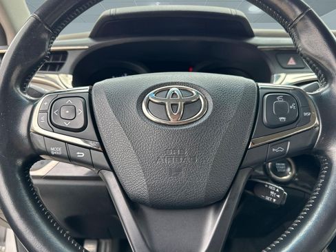 Used 2013 Toyota Avalon Limited w/ Technology Pkg FWD image 10