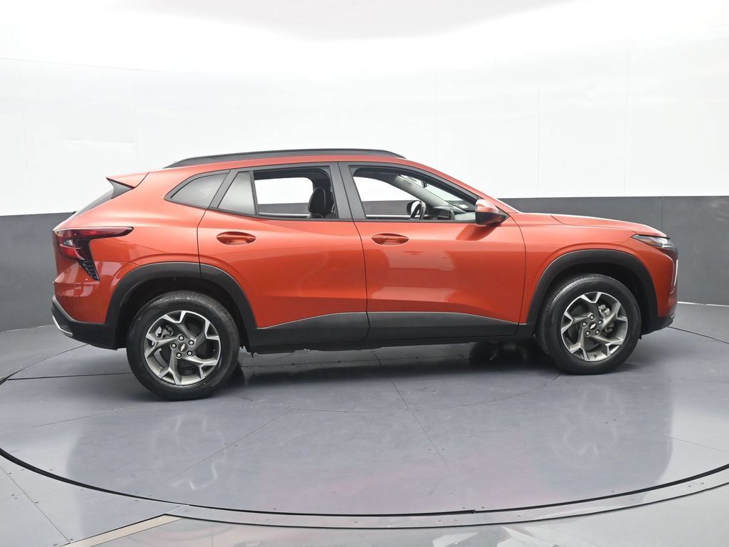 Used 2024 Chevrolet Trax LT w/ Driver Confidence Package FWD image 7