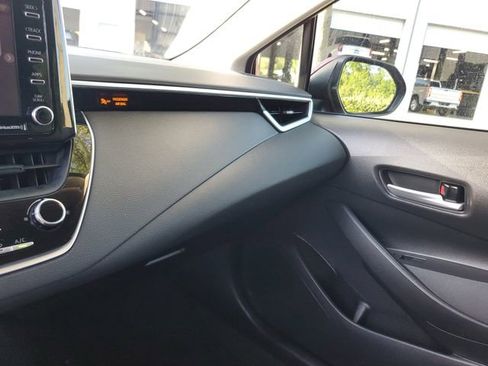 Used 2021 Toyota Corolla LE image 25