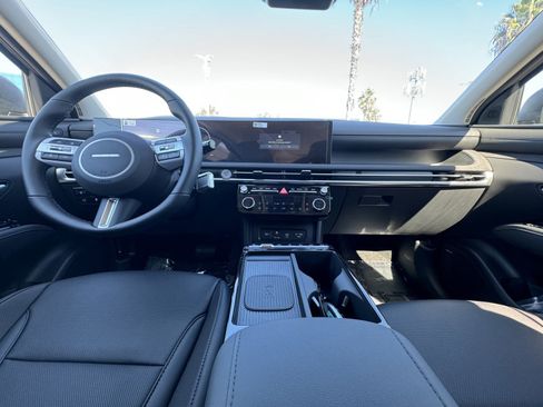 New 2025 Hyundai Tucson Limited image 18