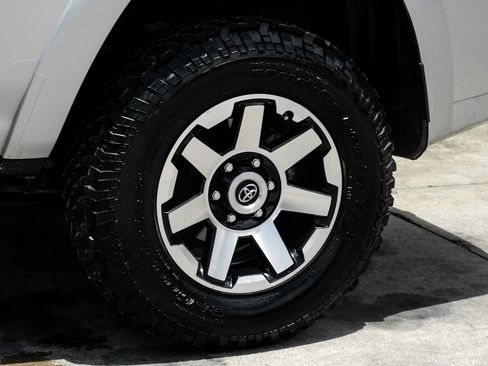 Used 2018 Toyota 4Runner TRD Off-Road AWD/4WD image 51