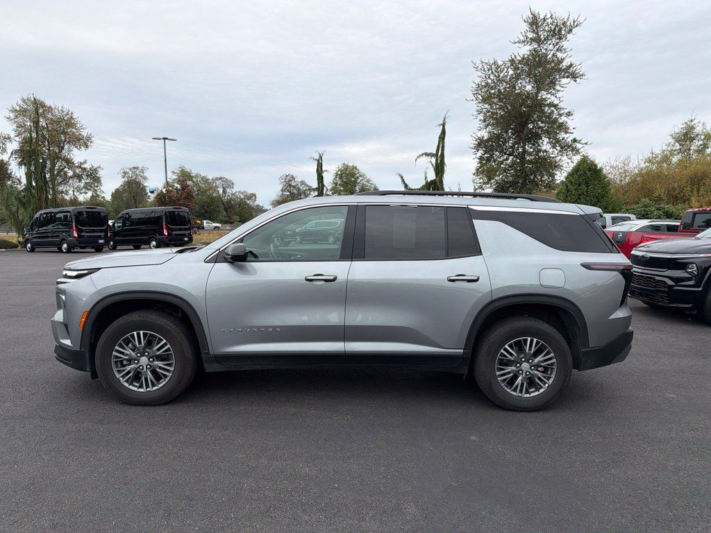 Used 2026 Chevrolet Traverse LT AWD/4WD image 2