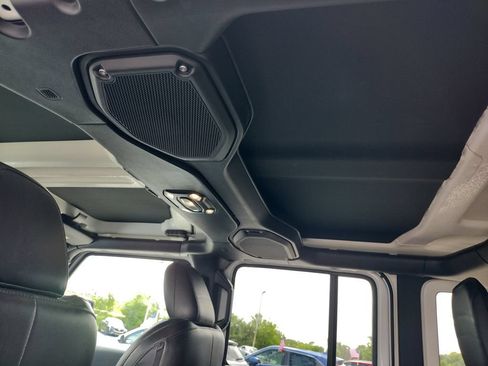 Used 2023 Jeep Wrangler Unlimited Sahara AWD/4WD image 26