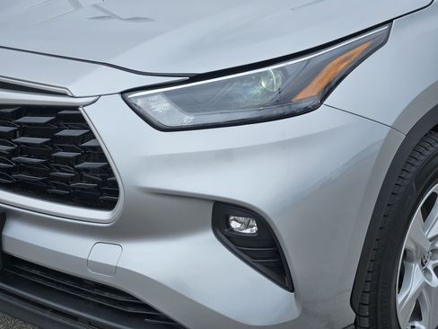 Used 2023 Toyota Highlander LE image 7